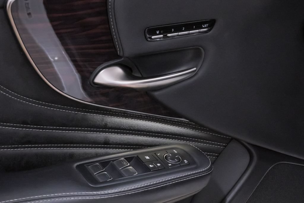 Used 2021 Lexus LS 500 w/ Interior Upgrade Package RWD image 26