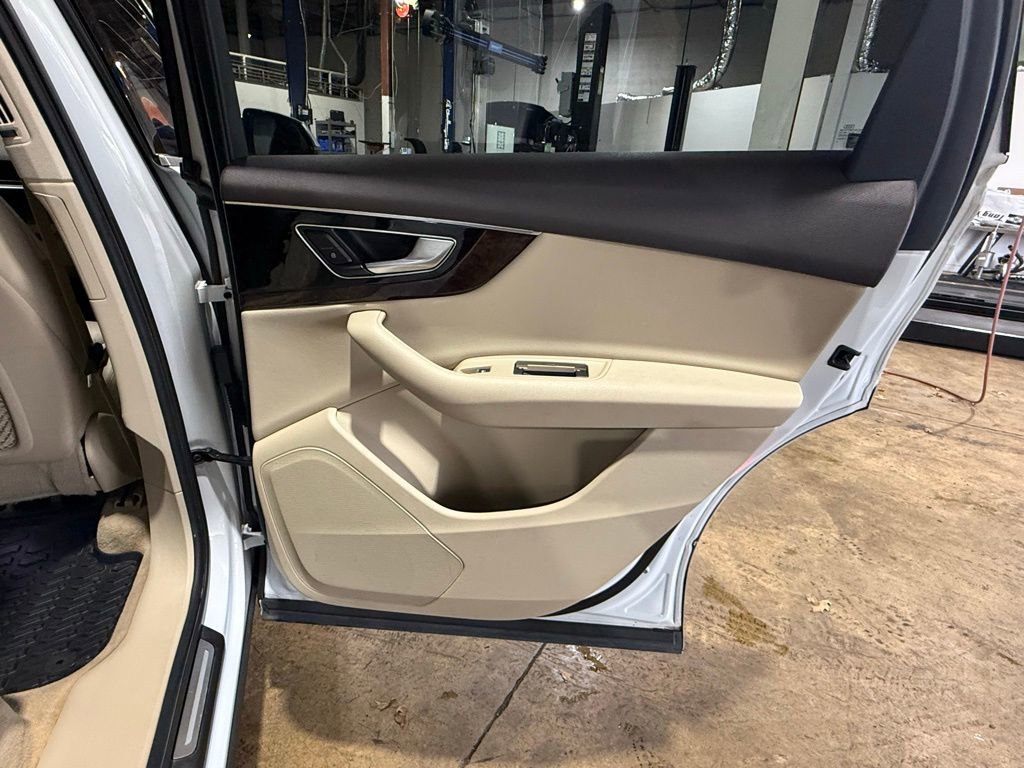 Used 2017 Audi Q7 3.0T Premium image 25