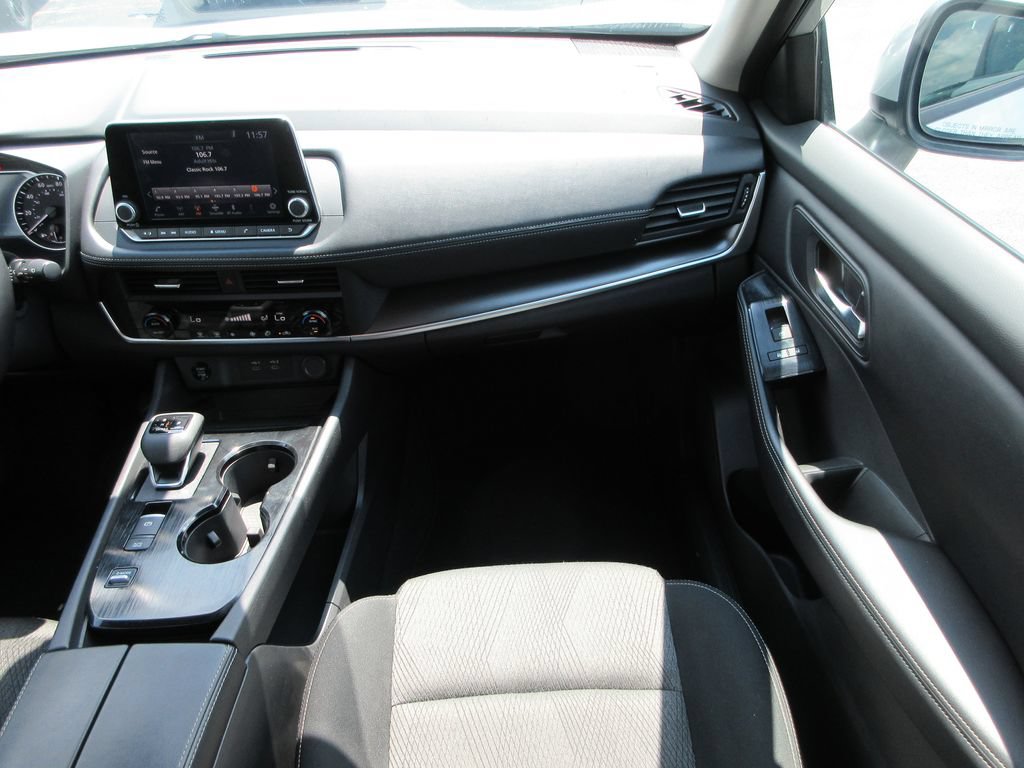 Used 2025 Nissan Rogue SV FWD image 15