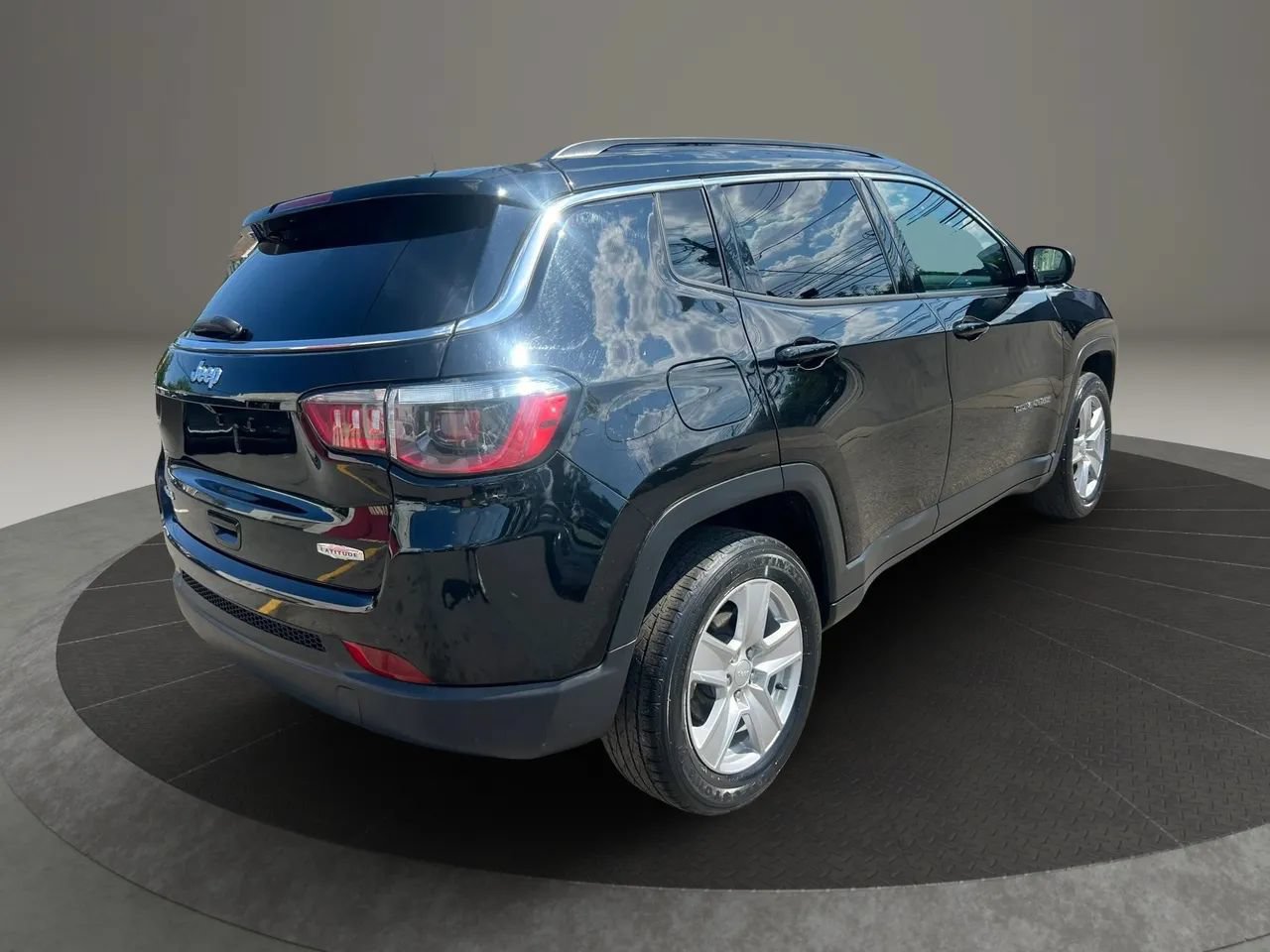 Used 2022 Jeep Compass Latitude AWD/4WD image 5