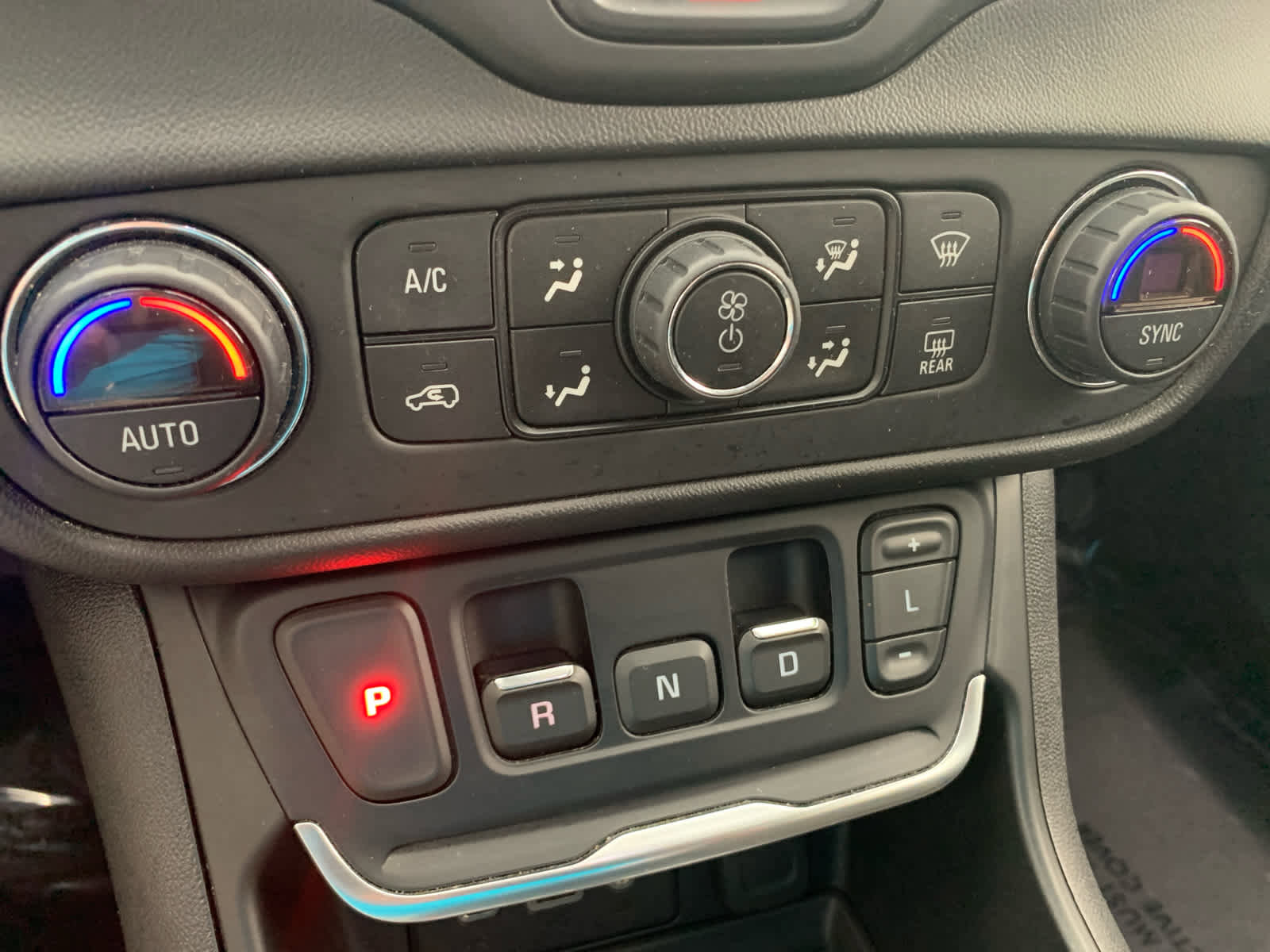 Used 2018 GMC Terrain SLE w/ Driver Convenience Package image 28