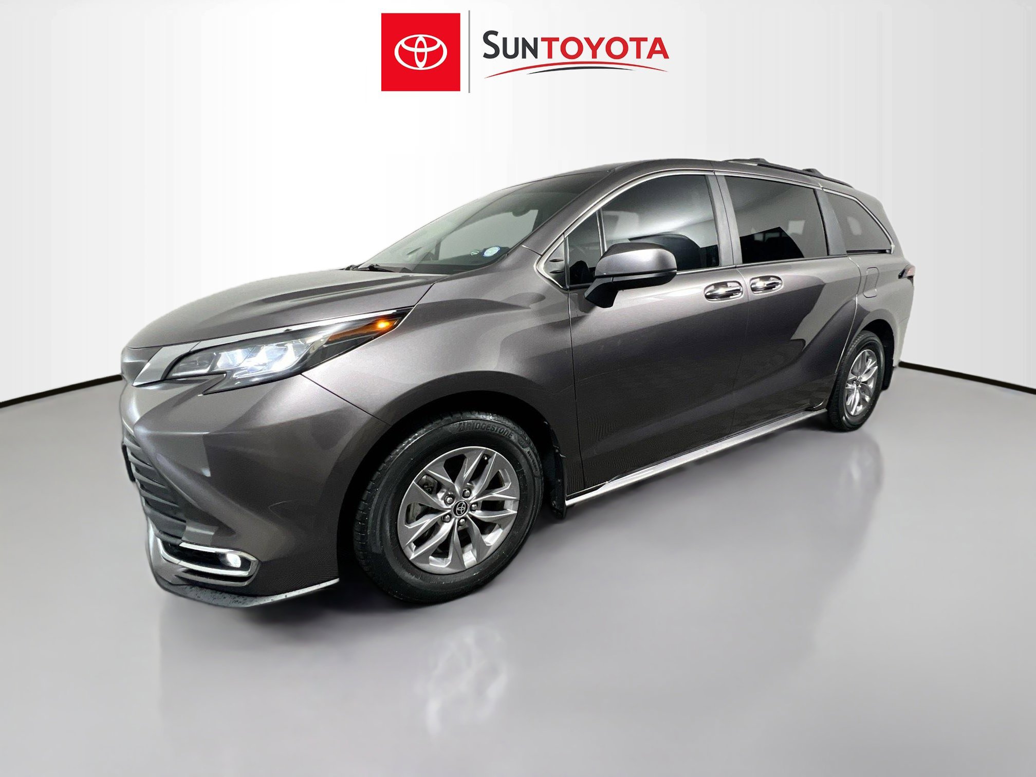 Used 2022 Toyota Sienna XLE w/ XLE Plus Package FWD image 9