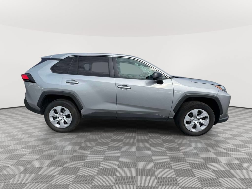 Used 2025 Toyota RAV4 LE AWD/4WD image 7