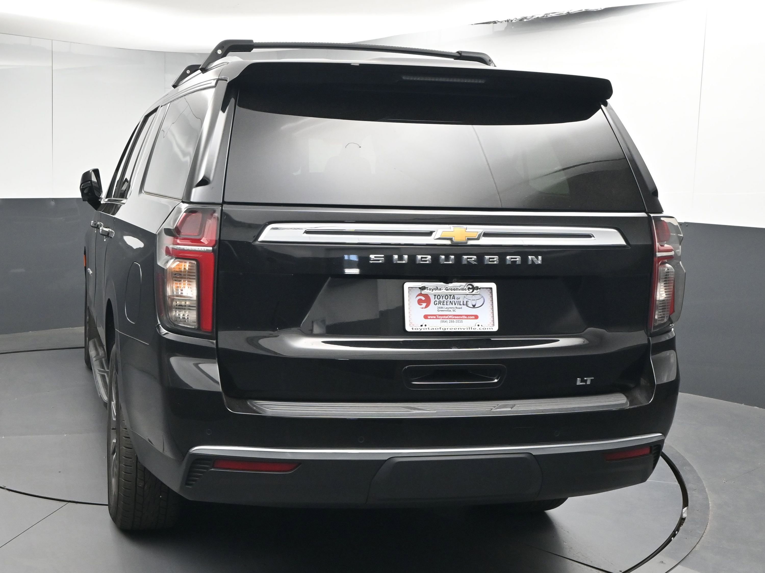 Used 2022 Chevrolet Suburban LT w/ LT Signature Package image 7