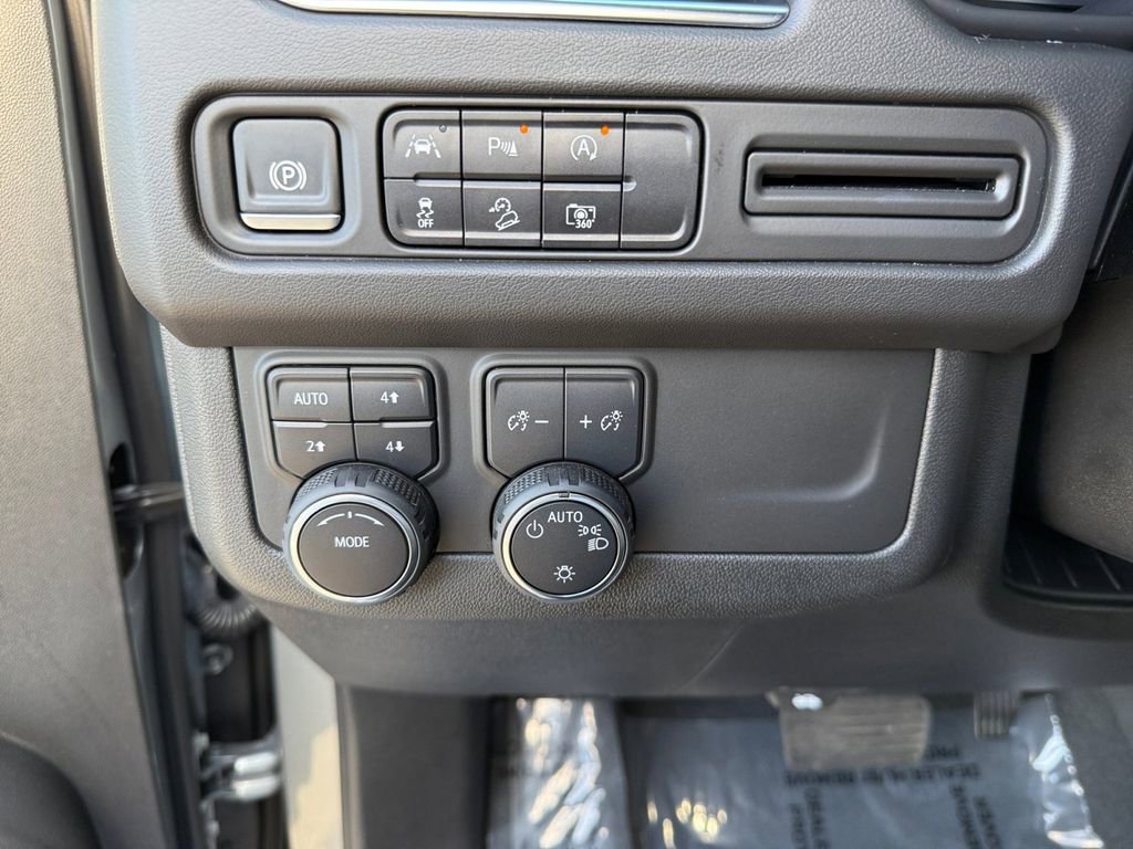 Certified 2024 Chevrolet Tahoe Z71 w/ Luxury Package image 22