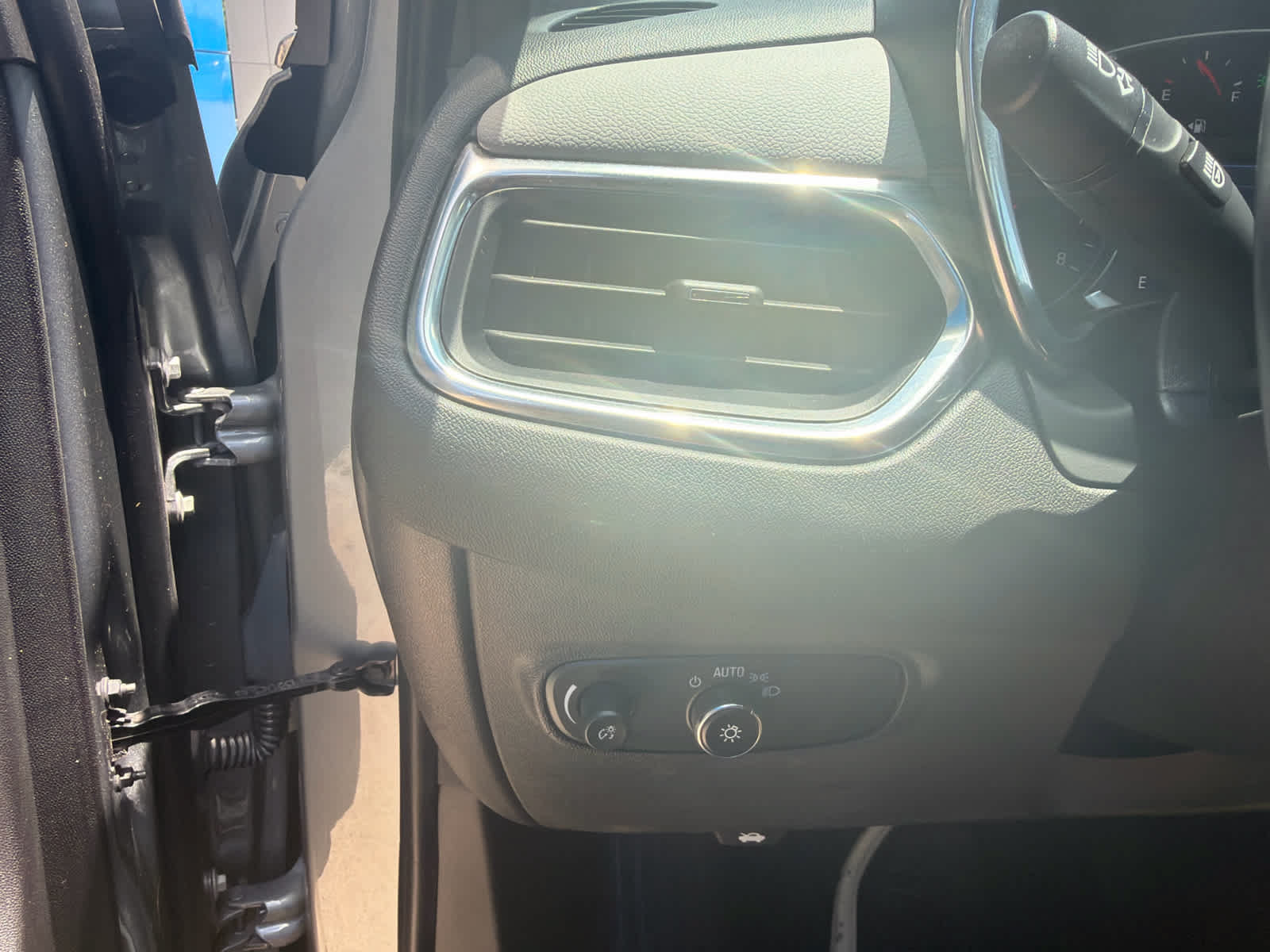 Used 2023 Chevrolet Equinox LT w/ Driver Convenience Package AWD/4WD image 22