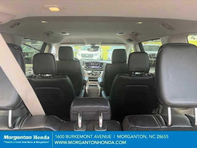 Used 2024 Chrysler Pacifica Touring-L FWD image 28