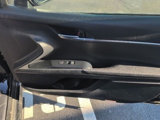 Used 2018 Toyota Camry LE w/ Moonroof Package image 13