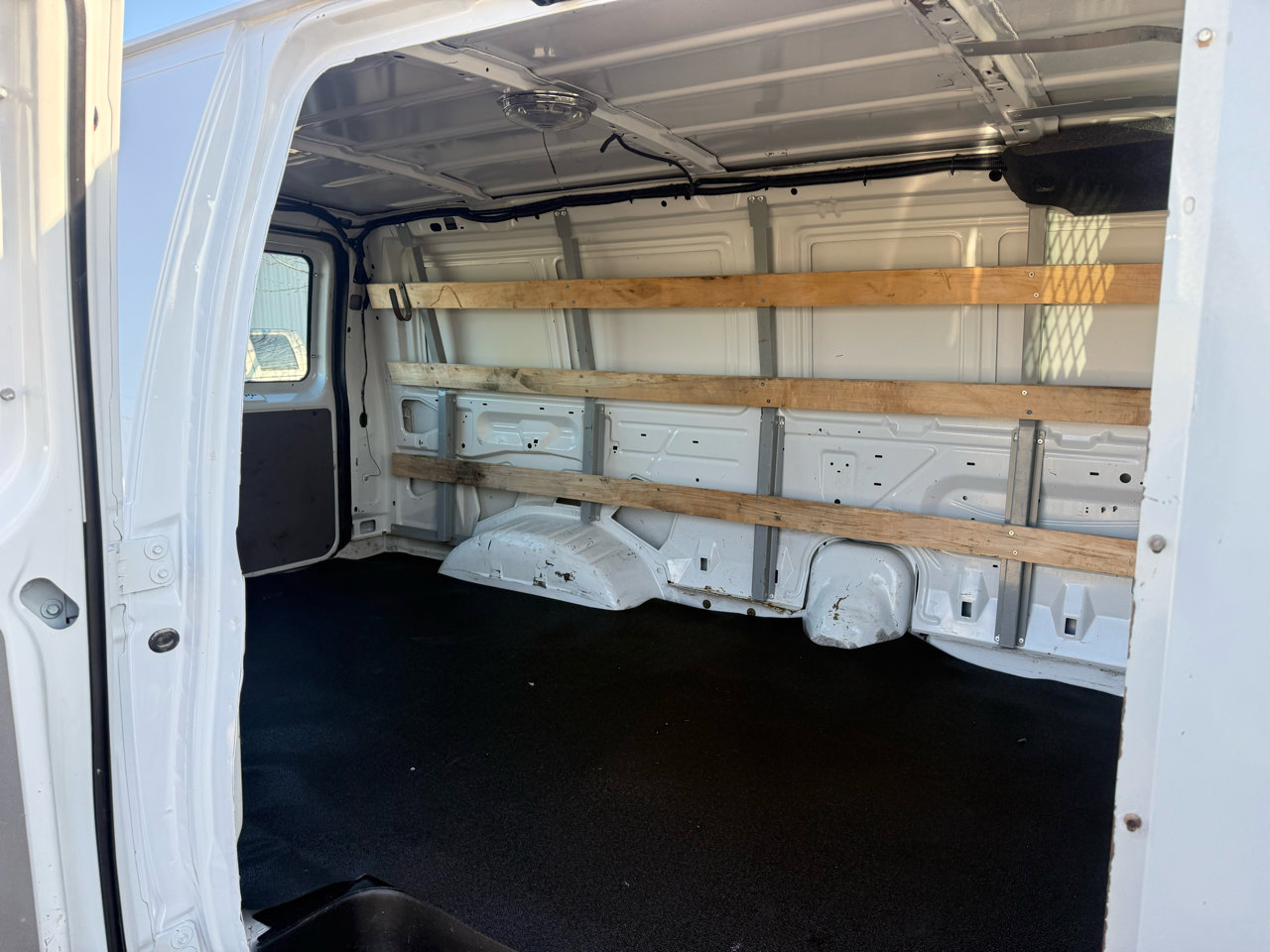 Used 2014 Ford E-250 and Econoline 250 E-250 Commercial w/ Power Group image 14