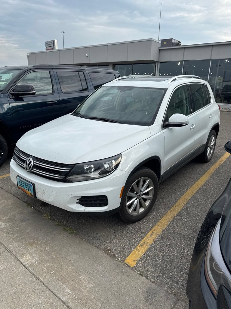 Used 2017 Volkswagen Tiguan Wolfsburg Edition AWD/4WD image 4