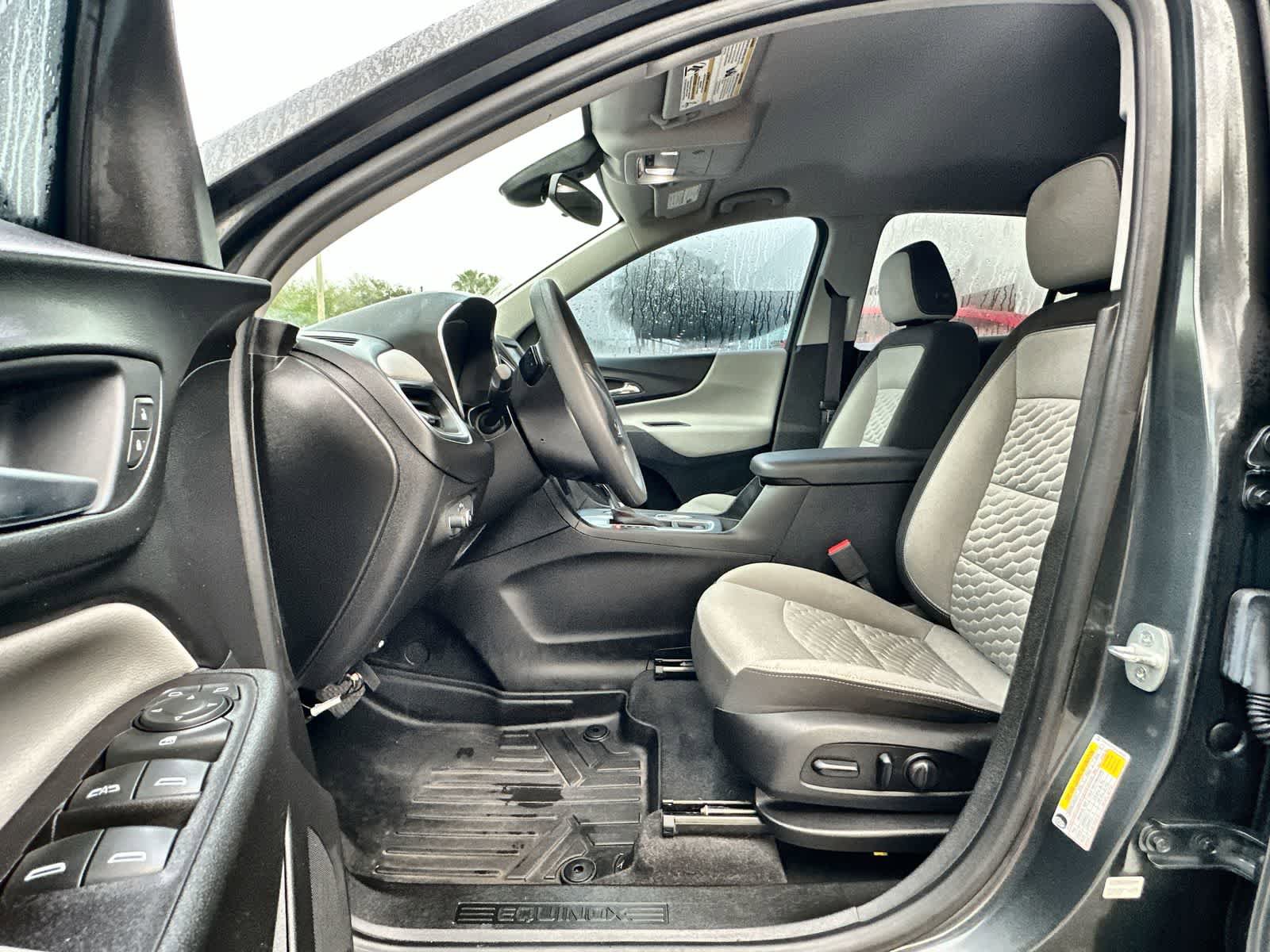 Used 2020 Chevrolet Equinox LT image 2