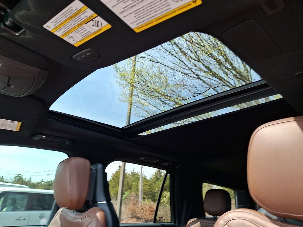 Certified 2024 Lincoln Navigator Reserve AWD/4WD image 17