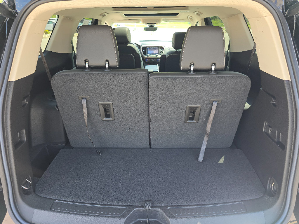 Used 2023 GMC Acadia Denali w/ Denali Technology Package FWD image 12