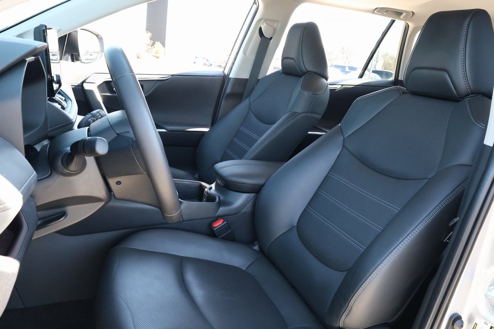 Used 2025 Toyota RAV4 Limited image 29