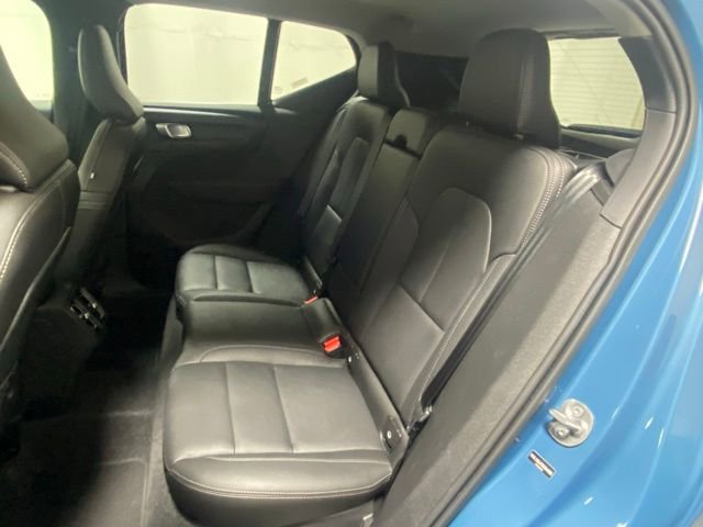 Used 2025 Volvo XC40 B5 Core AWD/4WD image 14