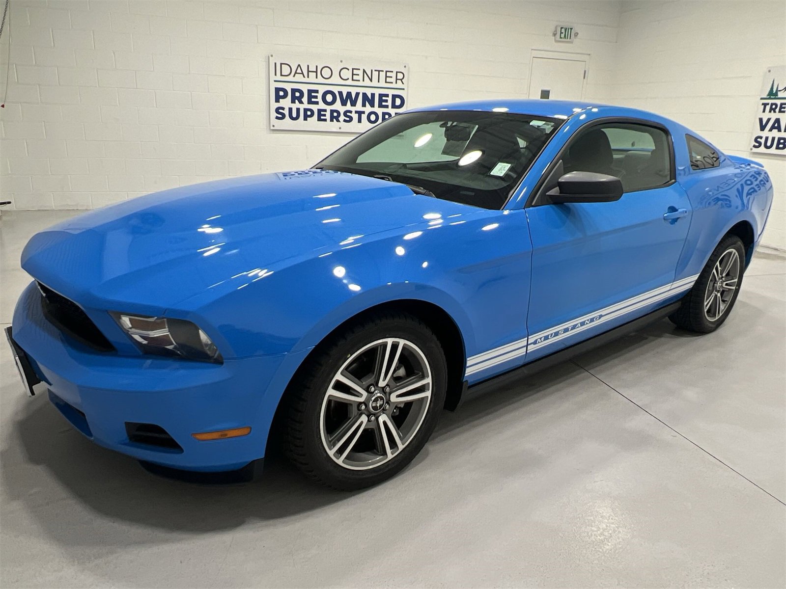 Used 2010 Ford Mustang Coupe image 4