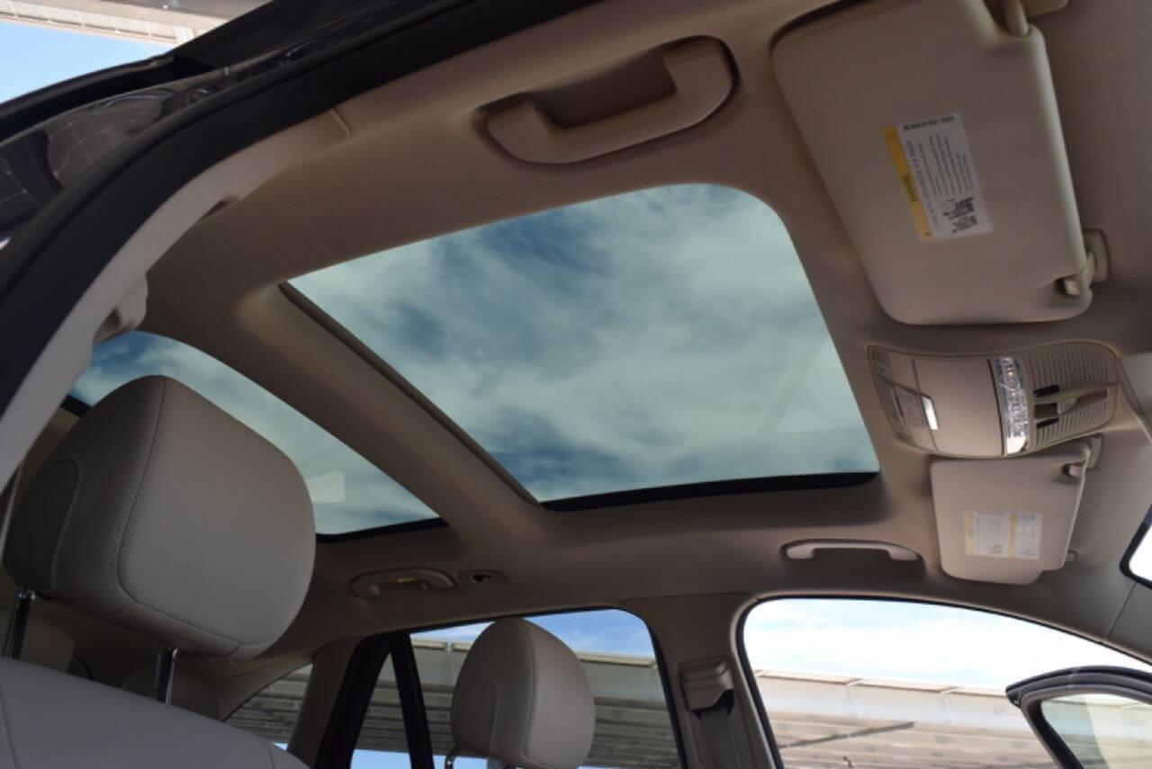 Used 2017 Mercedes-Benz GLC 300 4MATIC image 34