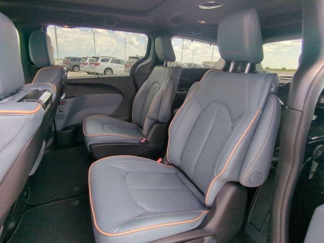 New 2027 Chrysler Pacifica Pinnacle w/ Theater Group AWD/4WD image 17