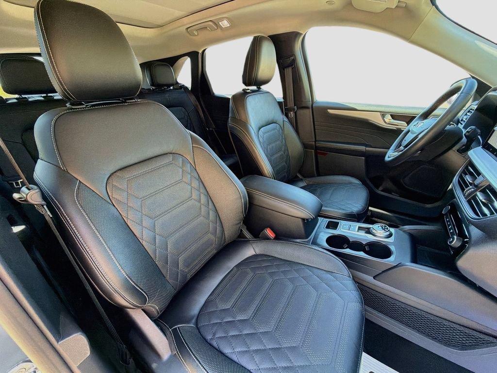 Used 2023 Ford Escape Platinum w/ Premium Technology Package AWD/4WD image 32