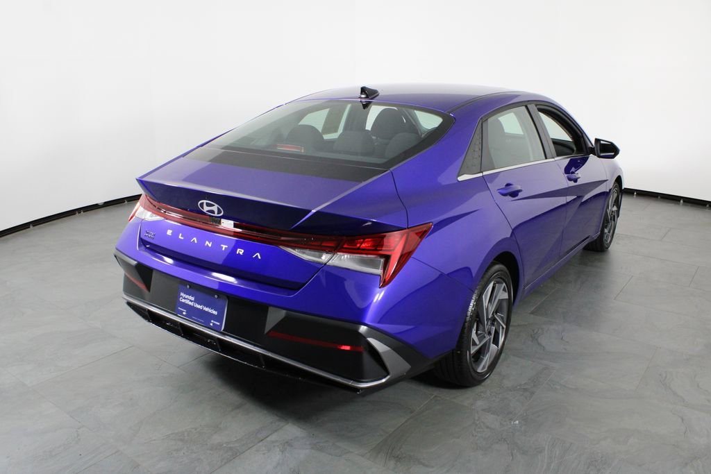 Used 2025 Hyundai Elantra SEL image 15