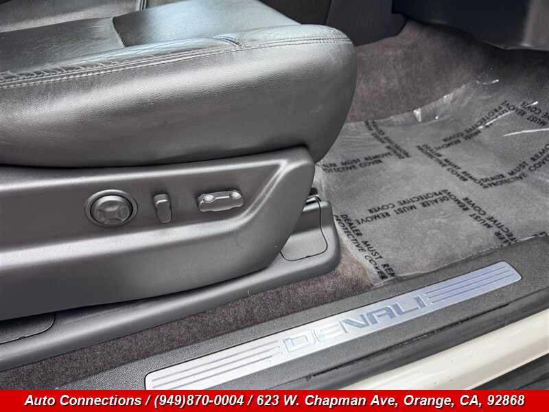 Used 2014 GMC Yukon XL Denali AWD/4WD image 29