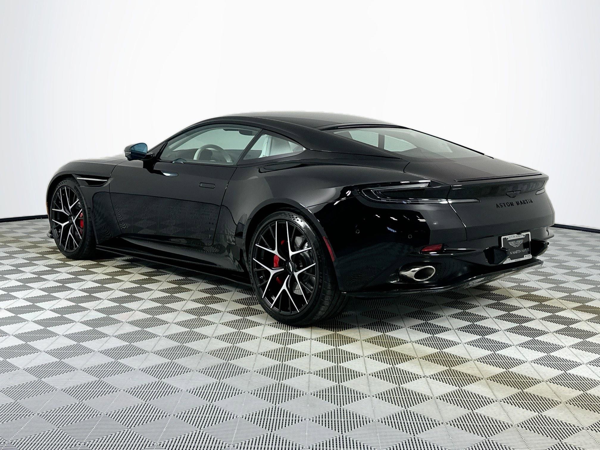Used 2025 Aston Martin DB12 Coupe image 2