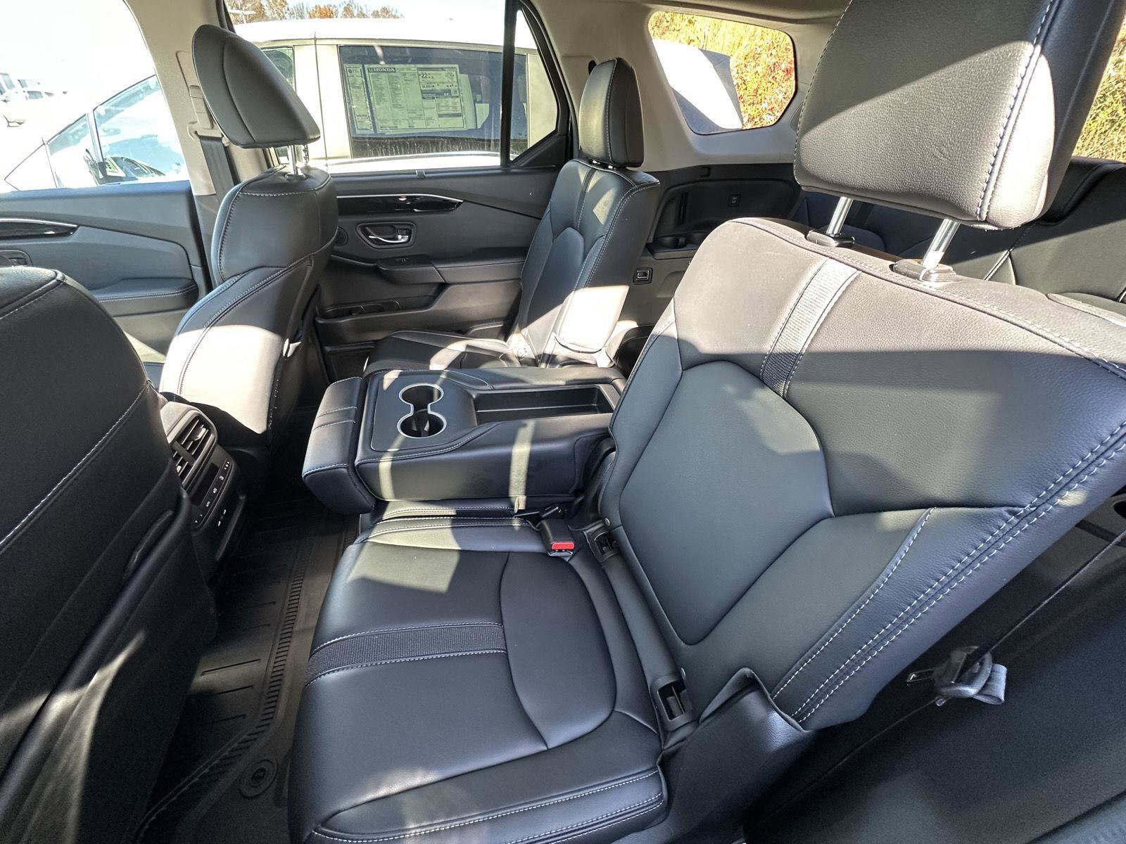 Certified 2025 Honda Pilot Touring image 11