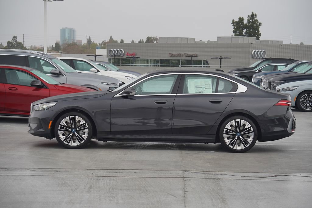 Used 2025 BMW i5 xDrive40 w/ Premium Package image 4