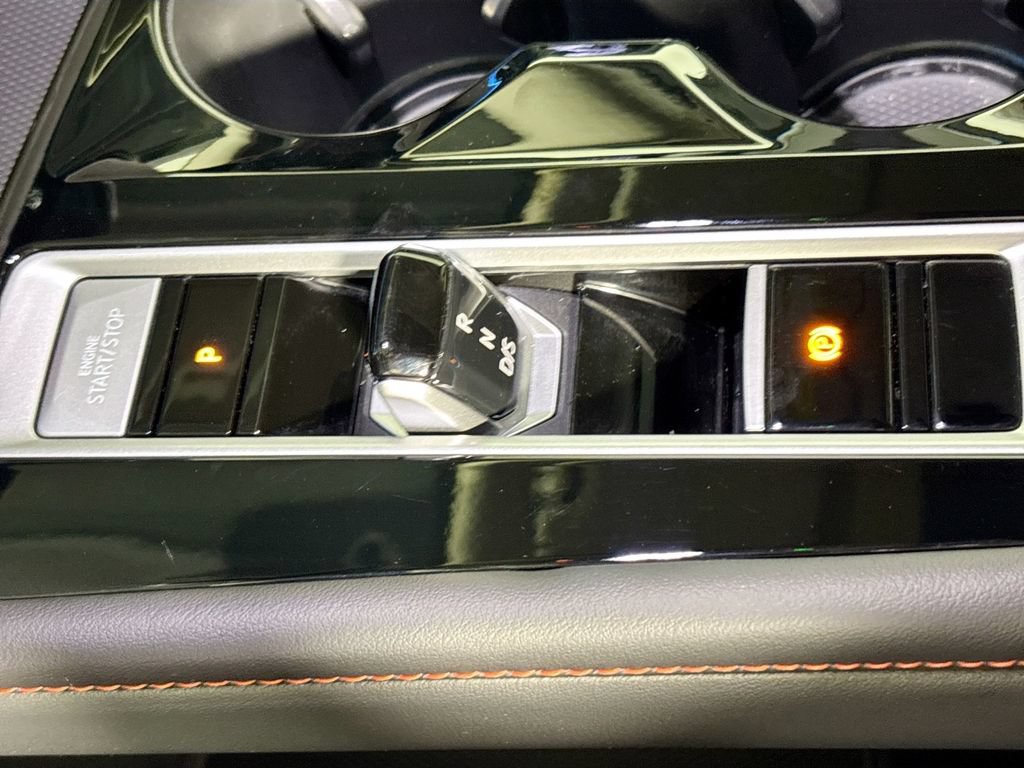 Certified 2025 Volkswagen Atlas Peak Edition SE AWD/4WD image 19