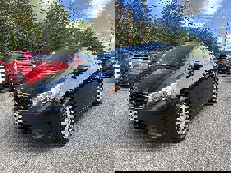 Used 2017 Kia Forte LX image 1