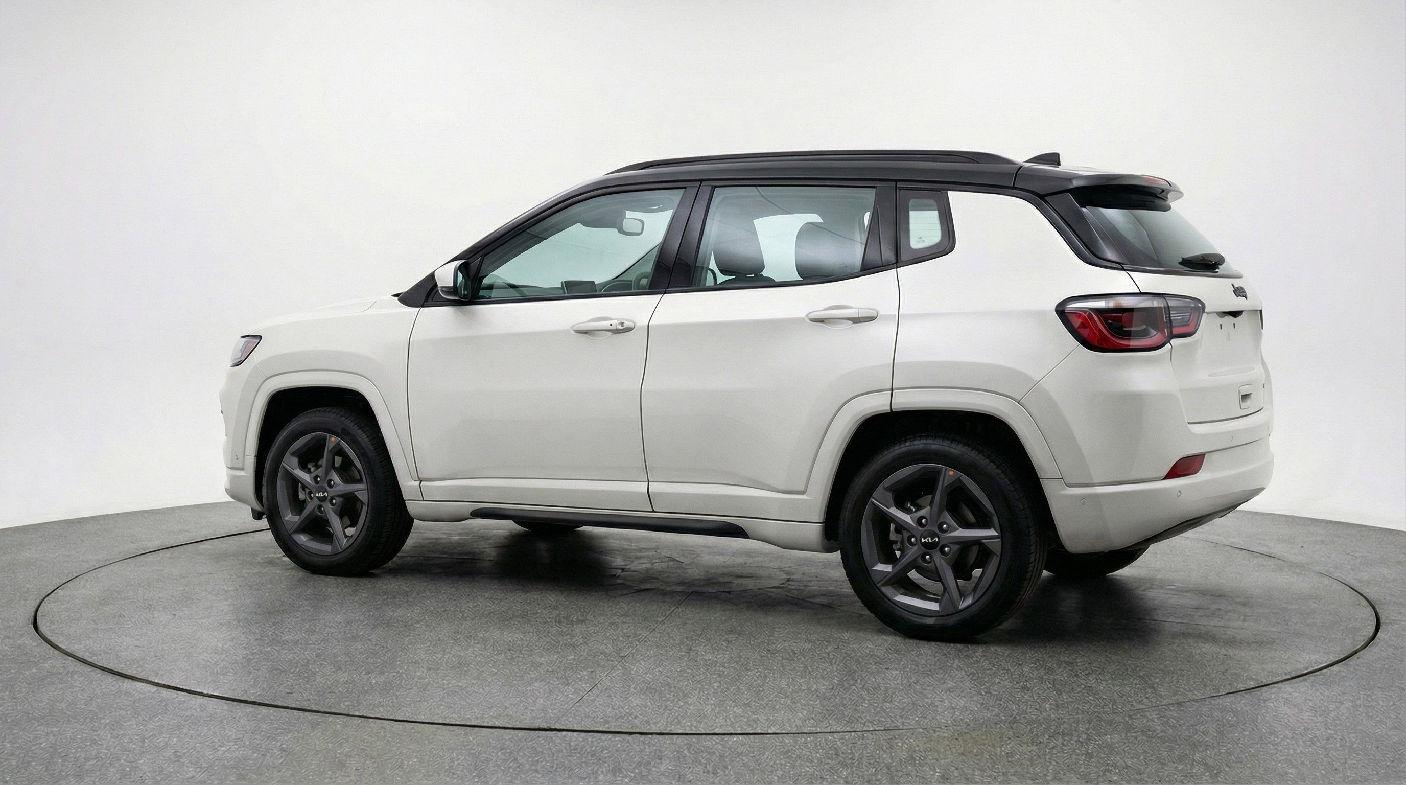 Used 2025 Jeep Compass Trailhawk AWD/4WD image 6