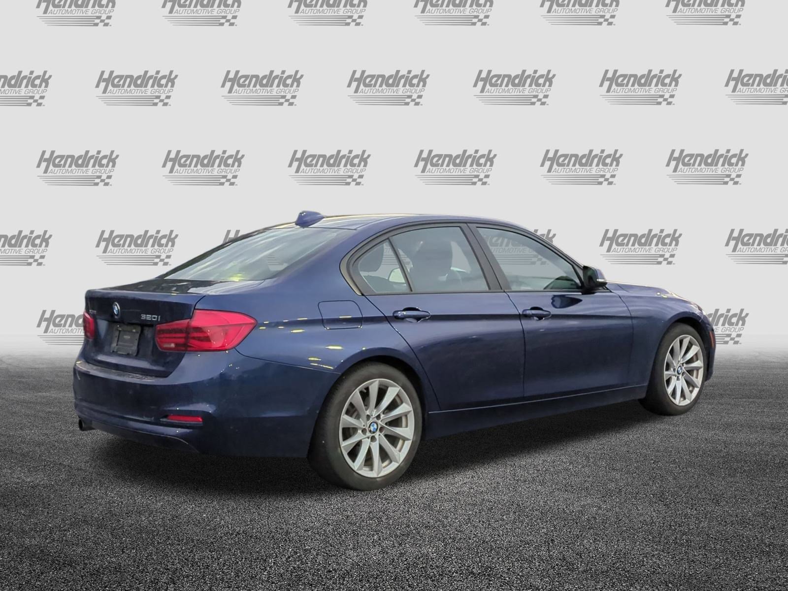 Used 2018 BMW 320i xDrive Sedan image 10