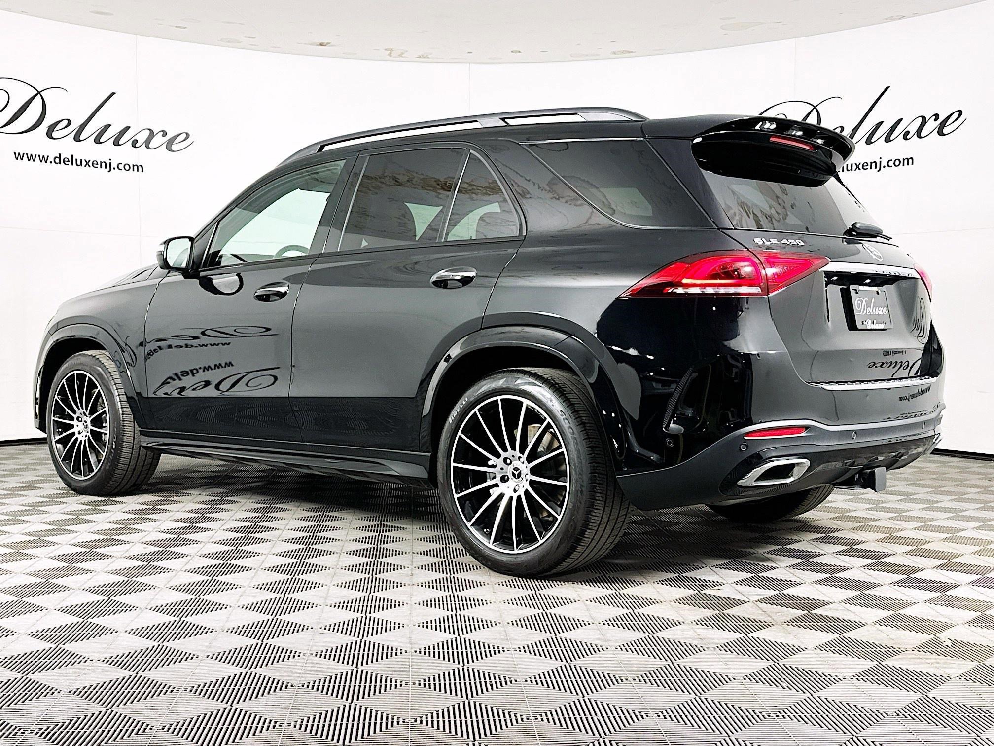 Used 2023 Mercedes-Benz GLE 450 4MATIC w/ AMG Line Exterior image 4