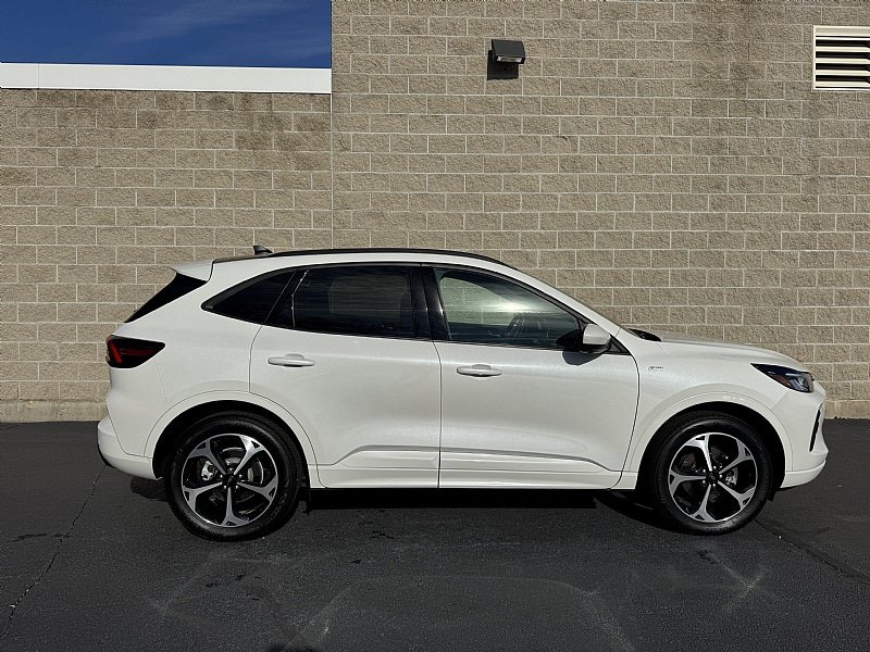 Used 2024 Ford Escape ST-Line Select w/ Tech Pack #2 AWD/4WD image 2