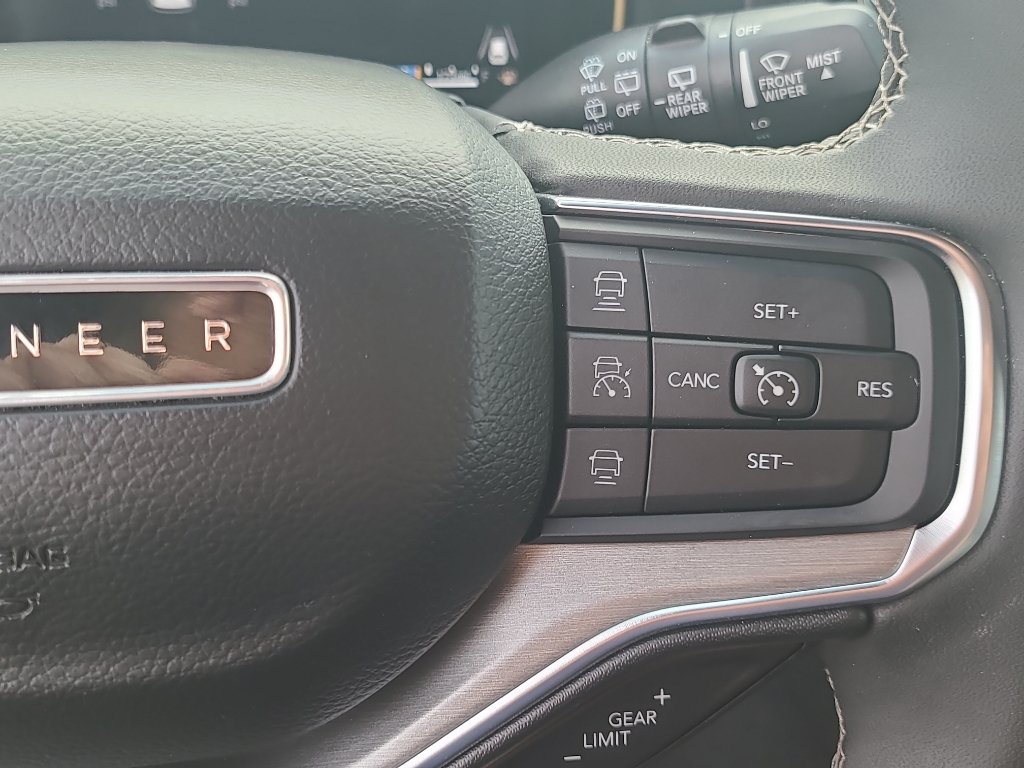 Used 2024 Jeep Wagoneer Series II AWD/4WD image 35