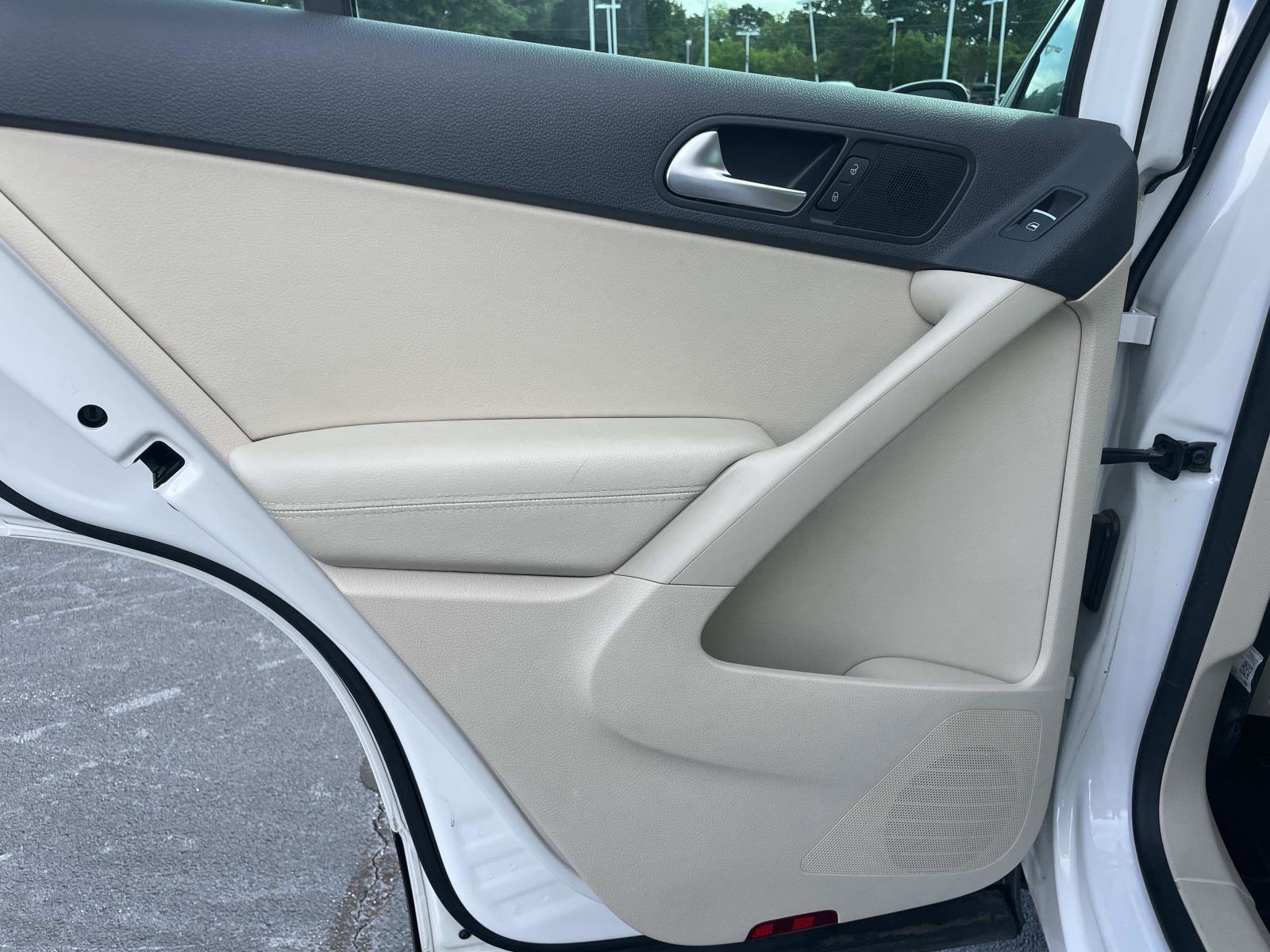 Used 2013 Volkswagen Tiguan SE FWD image 10
