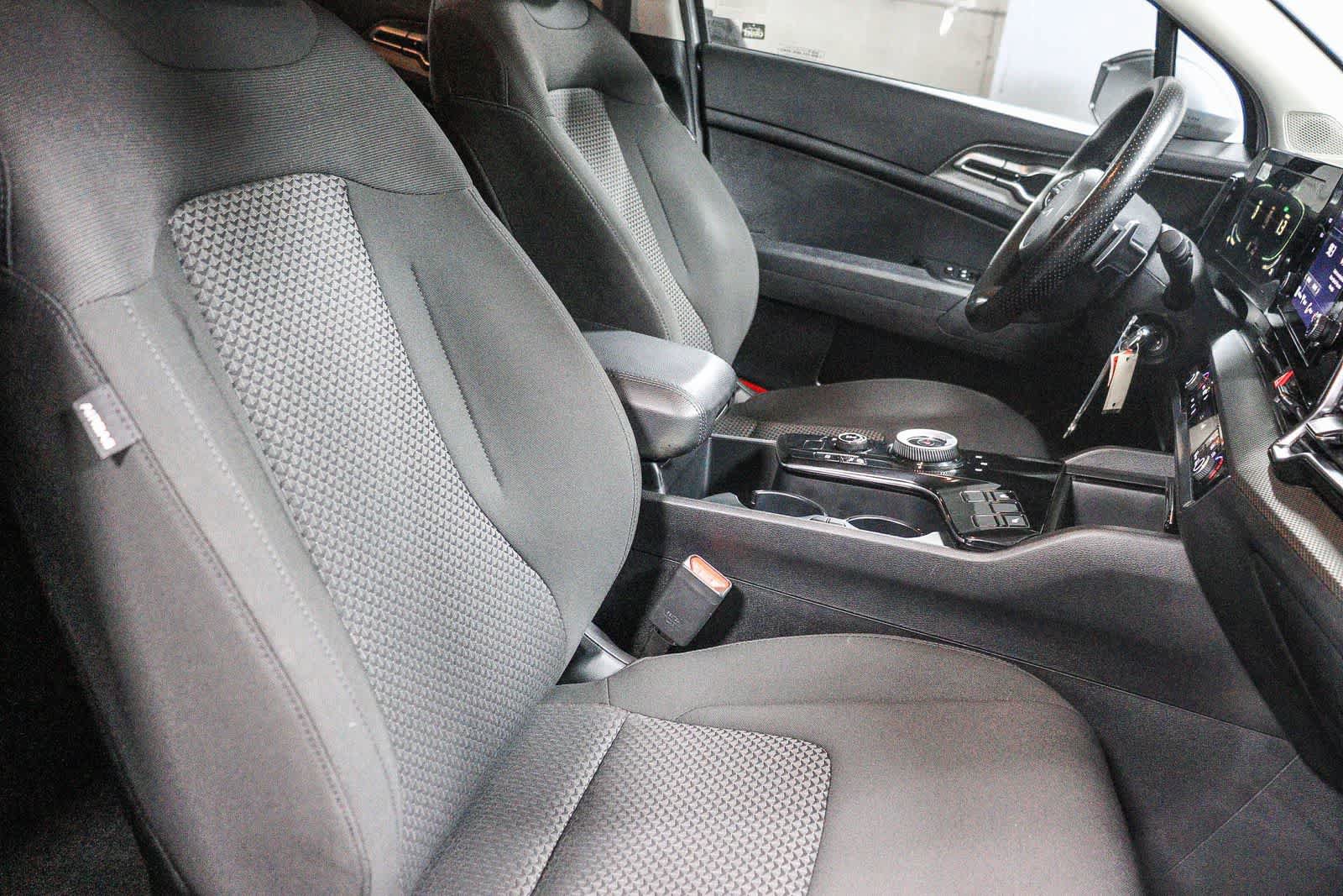 Used 2023 Kia Sportage LX AWD/4WD image 16
