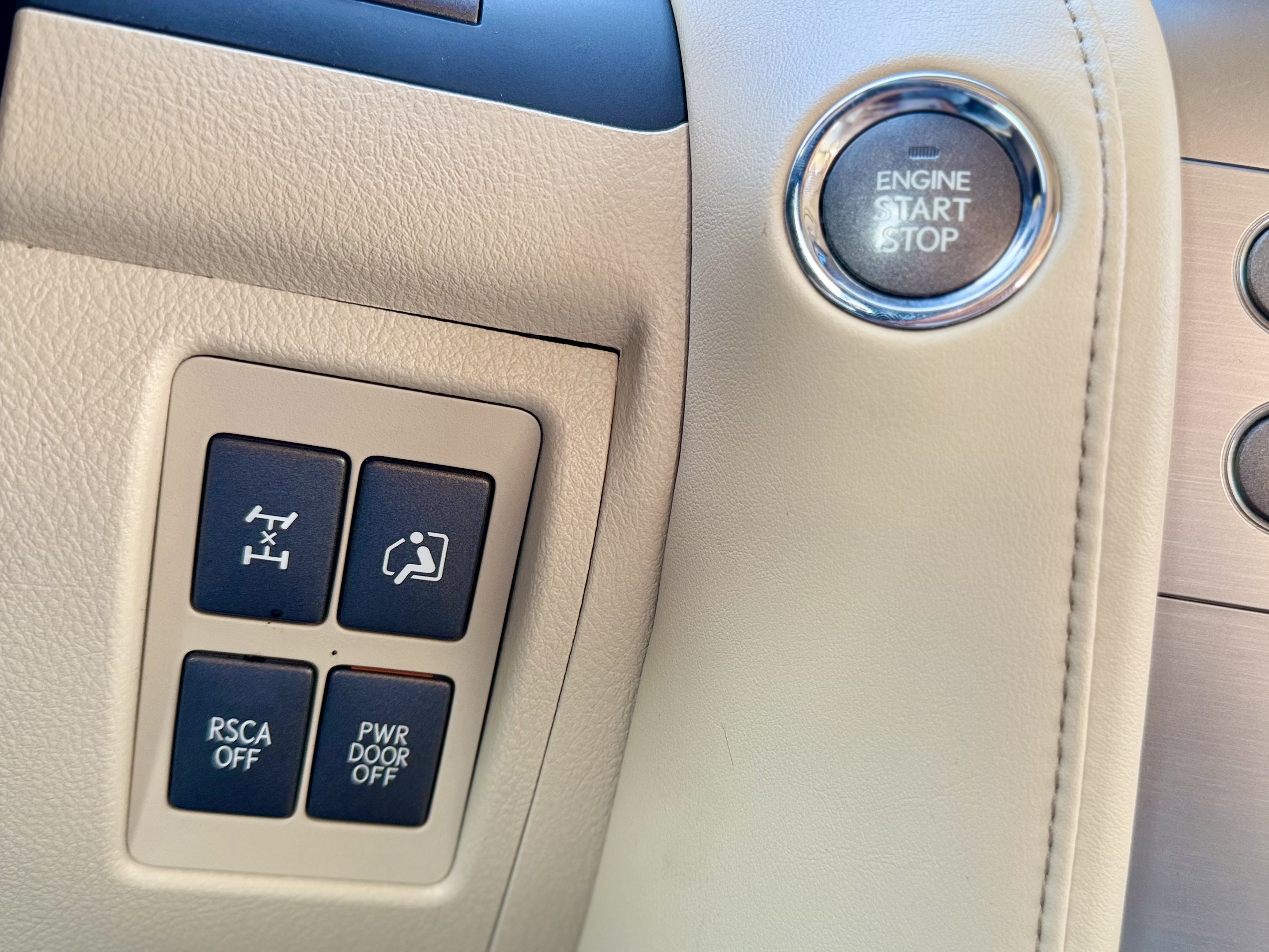 Used 2013 Lexus LX 570 4WD w/ Luxury Pkg image 35
