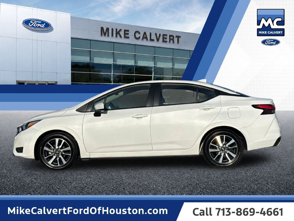 Used 2024 Nissan Versa SV FWD image 2