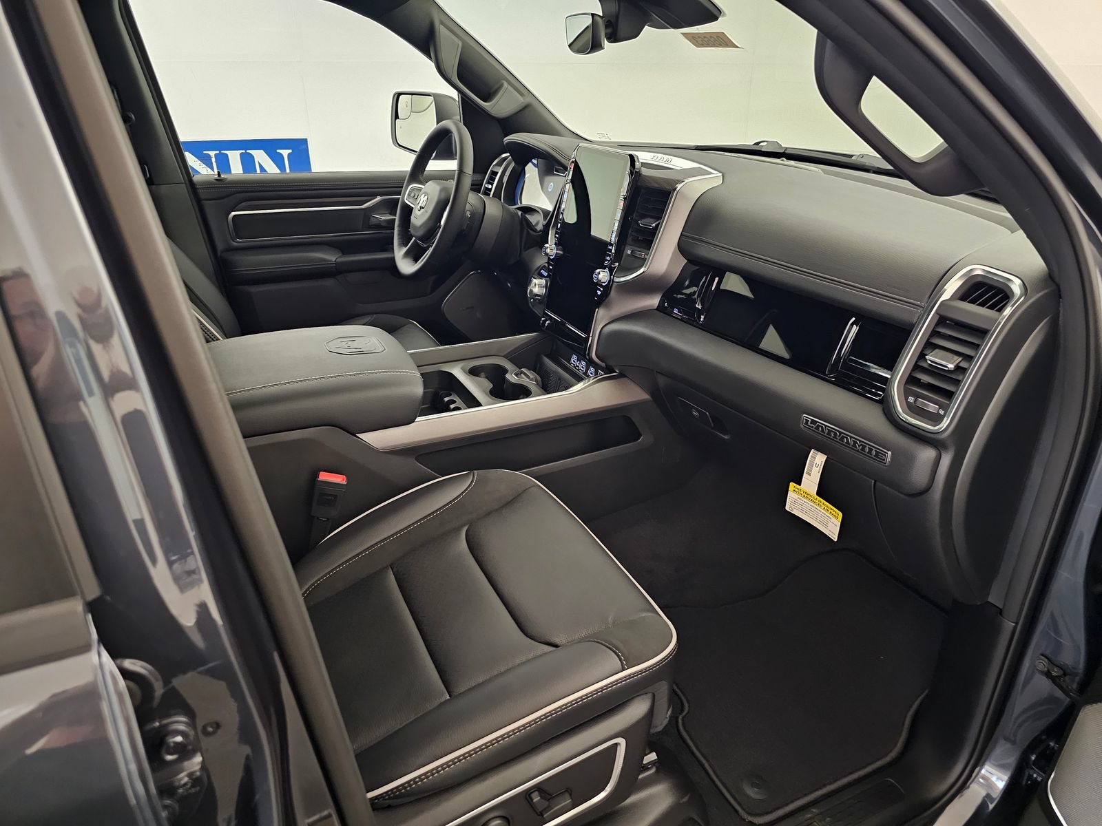 New 2026 RAM 1500 Laramie AWD/4WD image 25