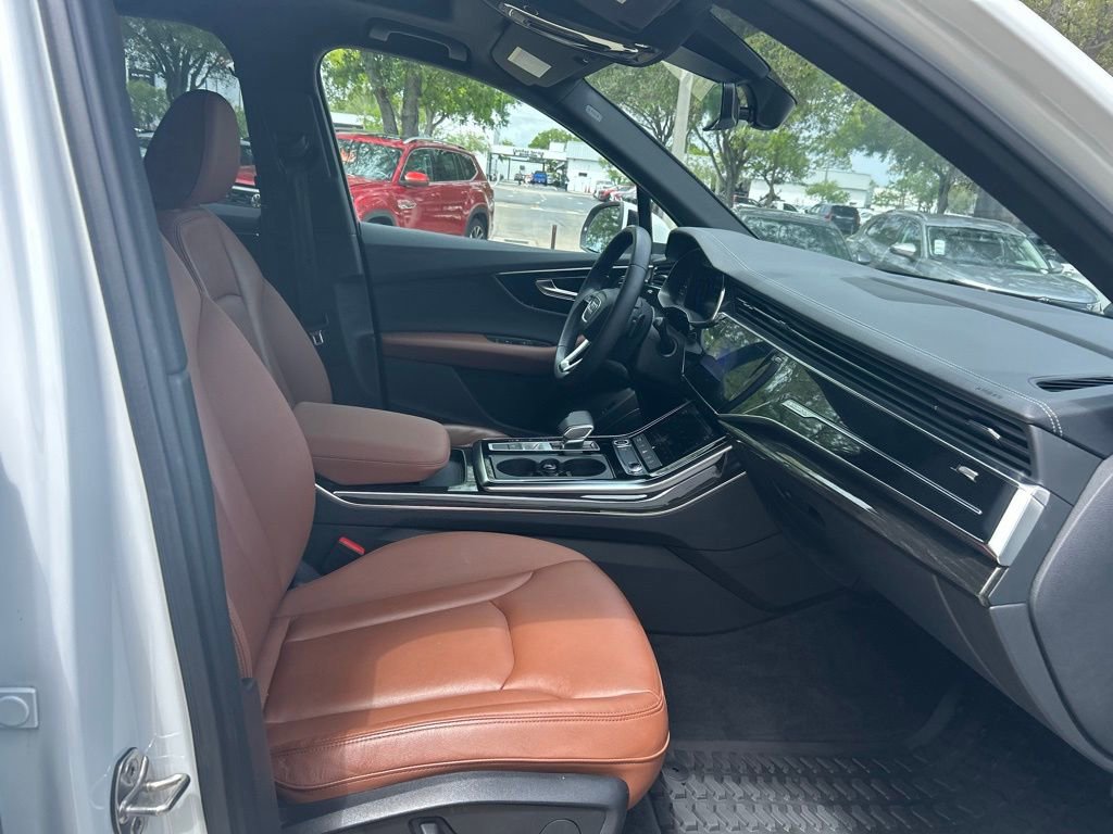 Used 2023 Audi Q7 2.0T Premium w/ Towing Package AWD/4WD image 35