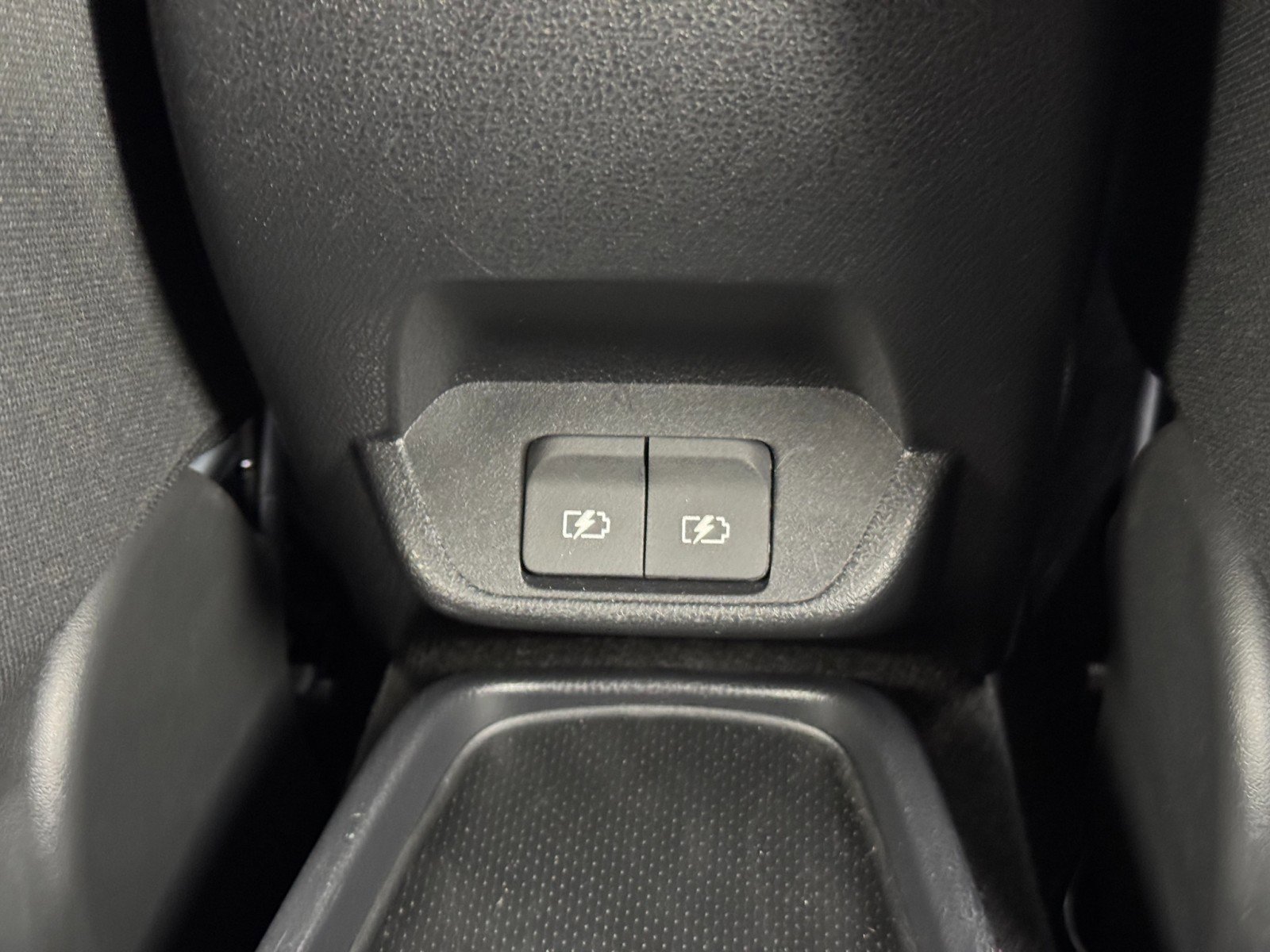 Used 2025 Nissan Leaf S image 27