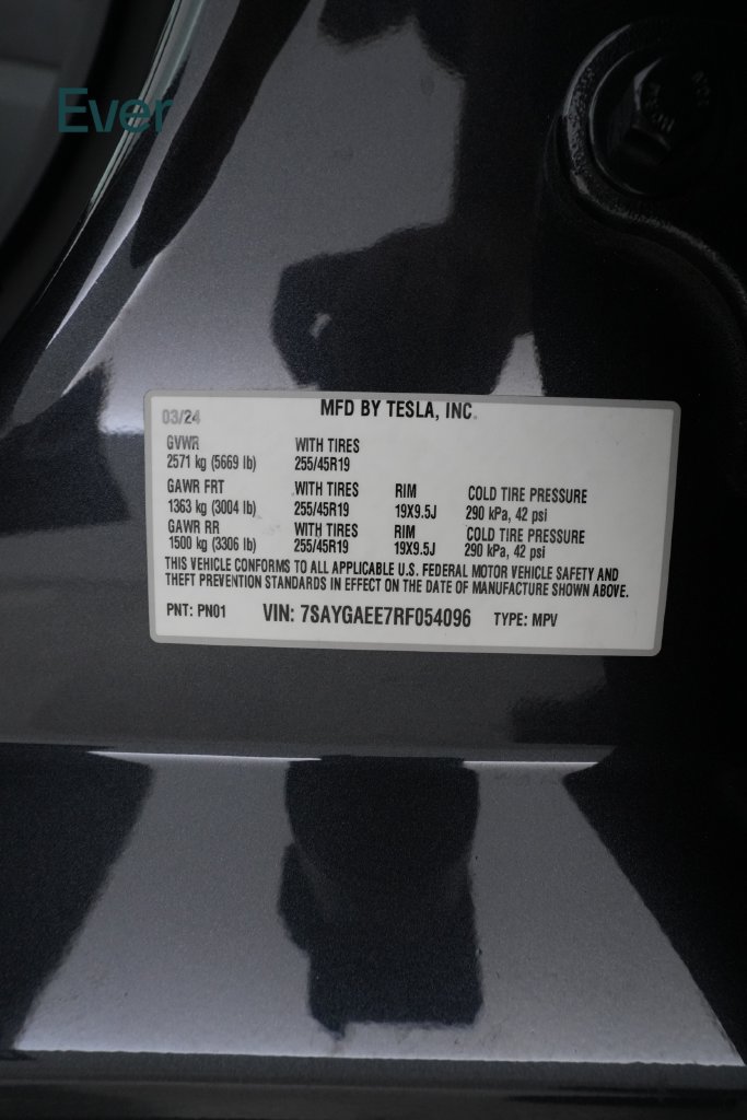 Used 2024 Tesla Model Y Long Range AWD/4WD image 31