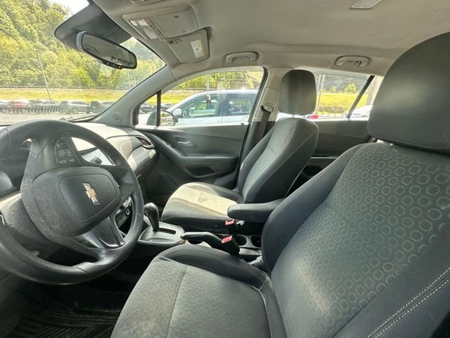 Used 2017 Chevrolet Trax LS w/ LPO, Protection Package AWD/4WD image 8