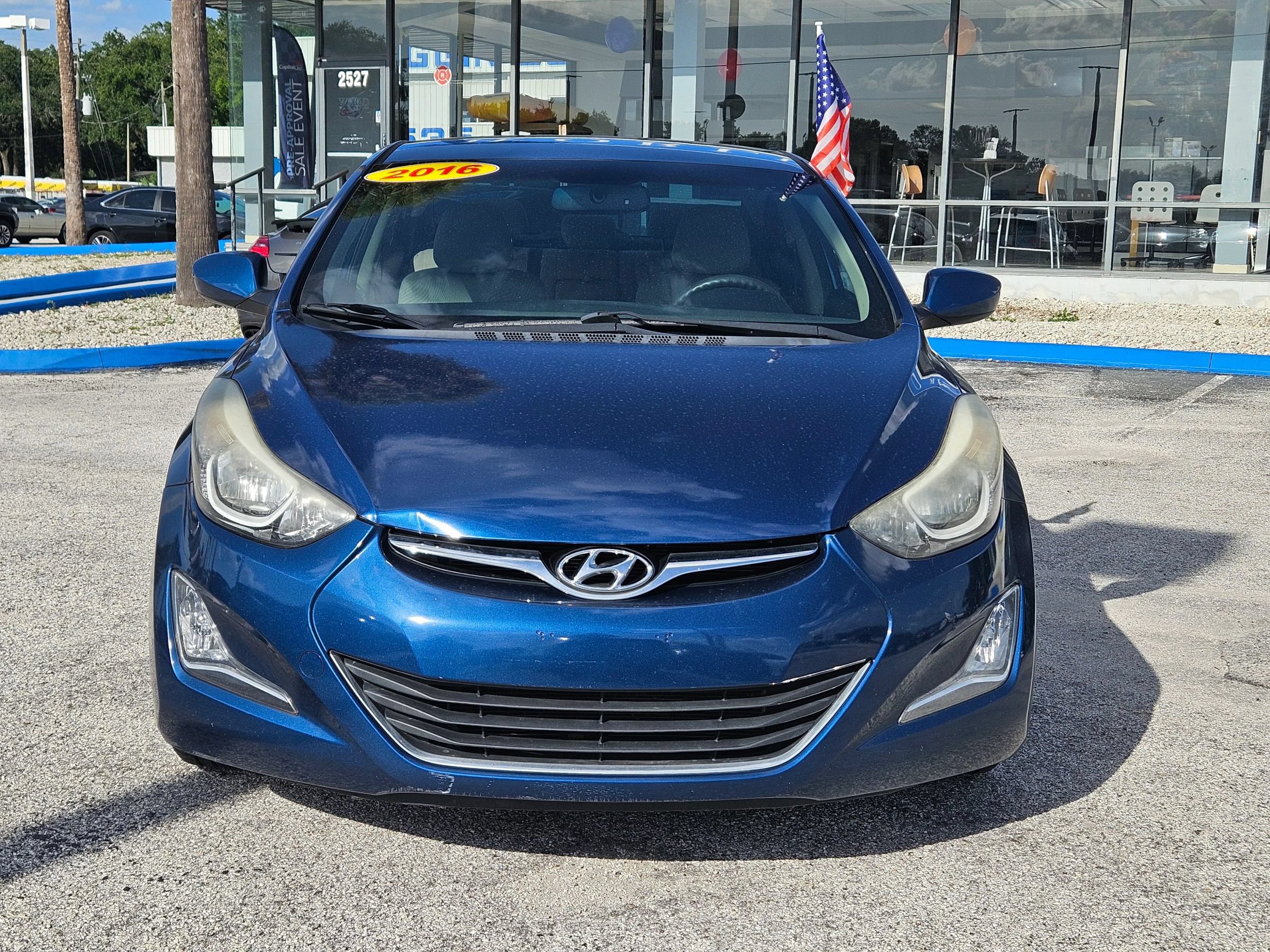 Used 2016 Hyundai Elantra SE w/ Option Group 02 FWD image 2