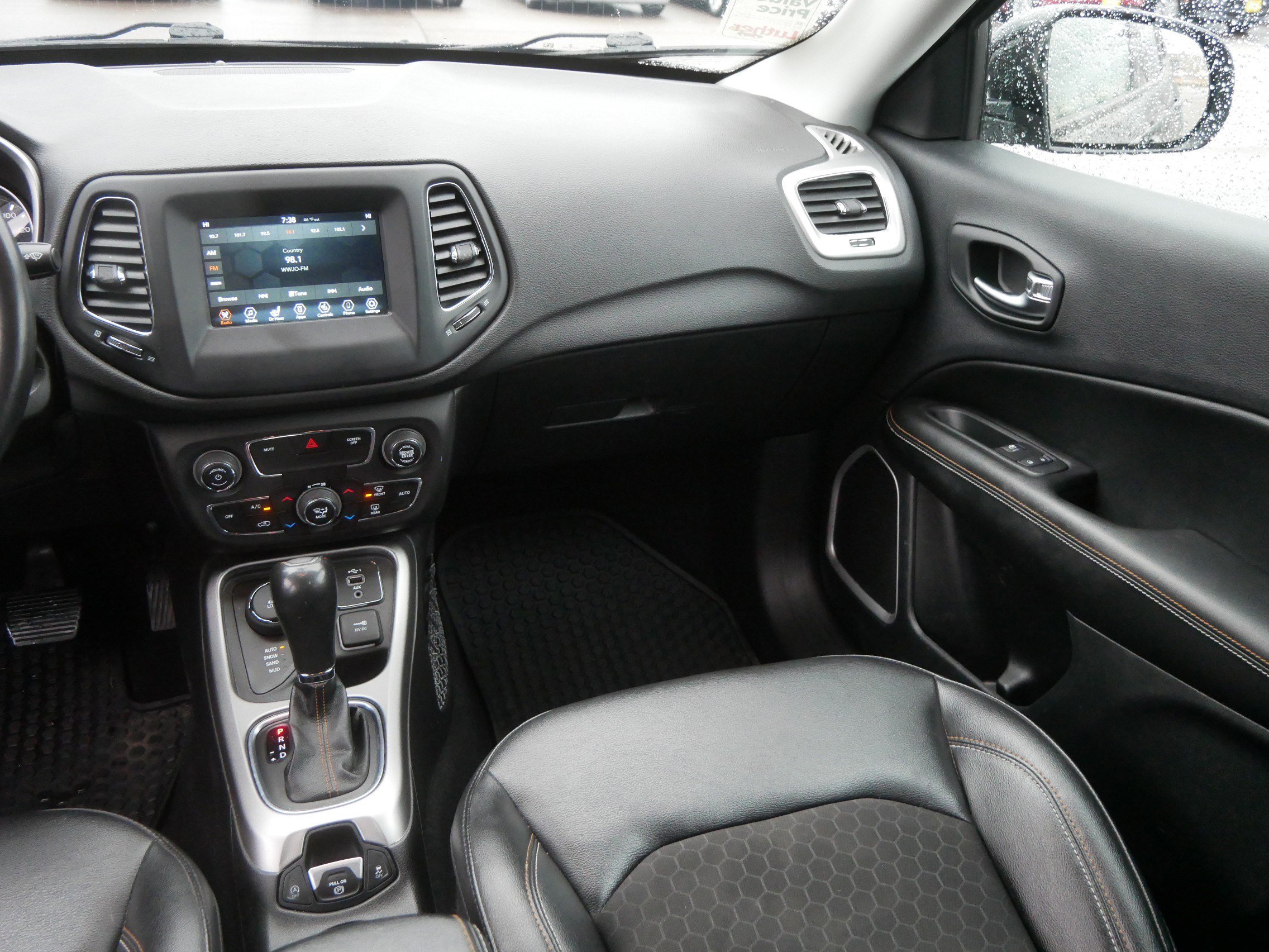 Used 2020 Jeep Compass Latitude w/ Cold Weather Group image 11