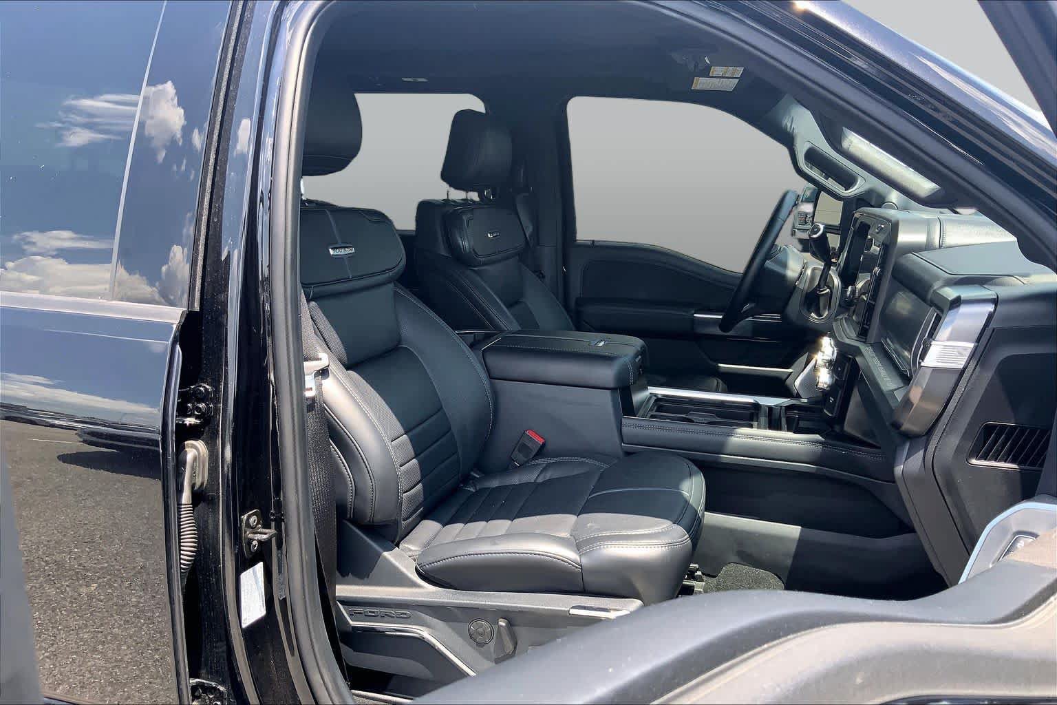 Used 2025 Ford F450 Platinum w/ FX4 Off-Road Package AWD/4WD image 9