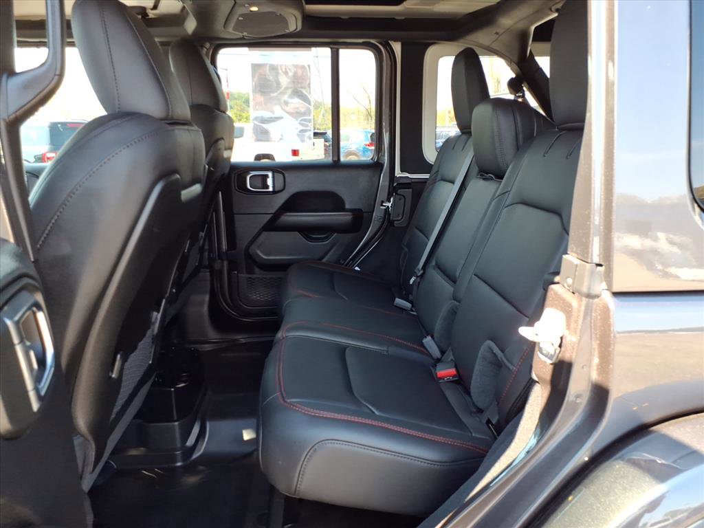 Used 2025 Jeep Wrangler Unlimited Rubicon AWD/4WD image 11
