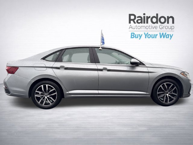 Used 2025 Volkswagen Jetta SE FWD image 8
