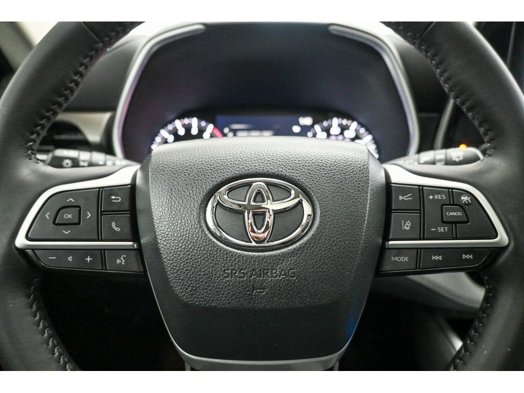 Used 2023 Toyota Highlander XLE image 37